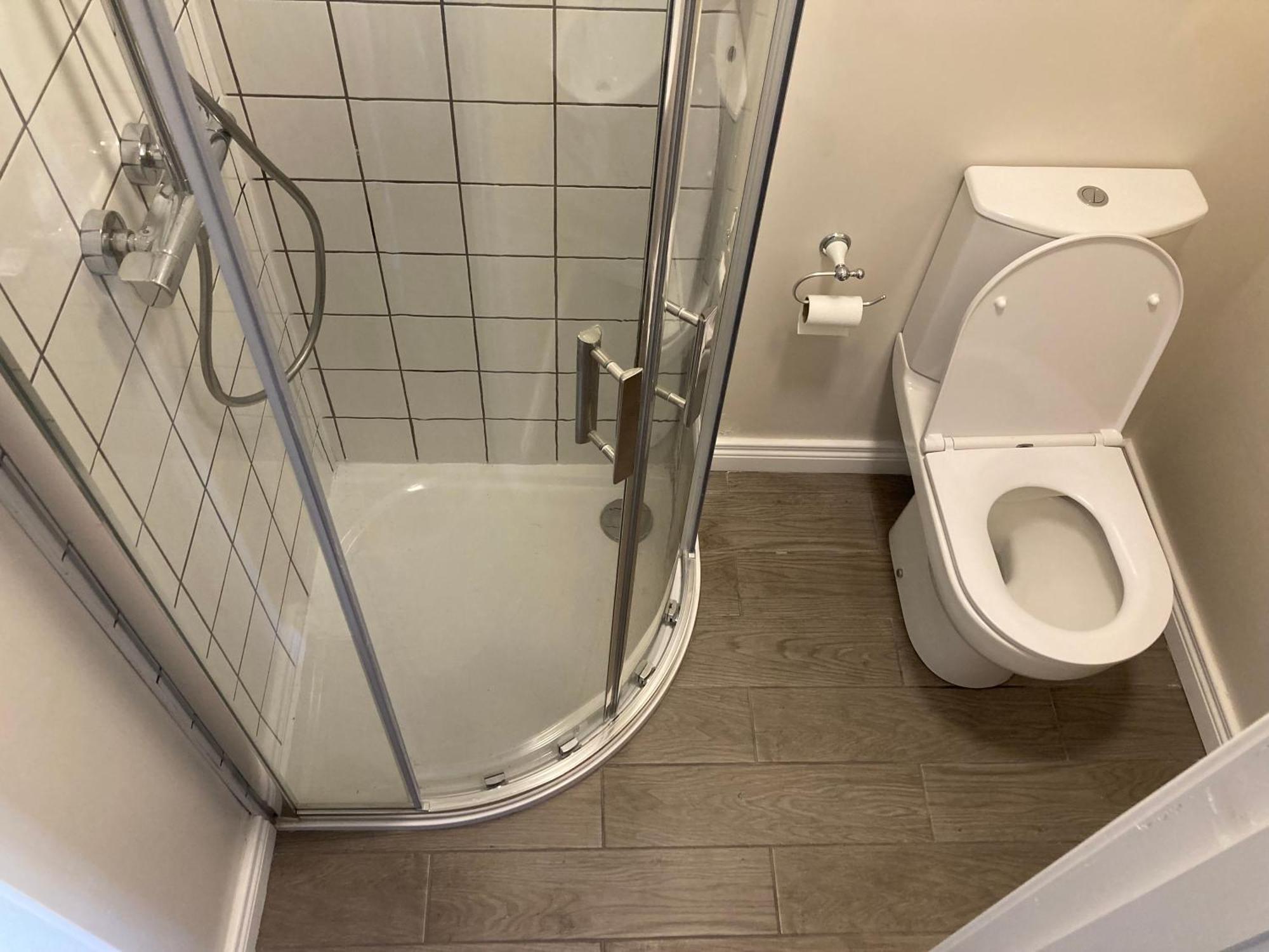 Smart 4K Tvs In All Bedrooms Double Vanity Sink Belfast Exterior photo