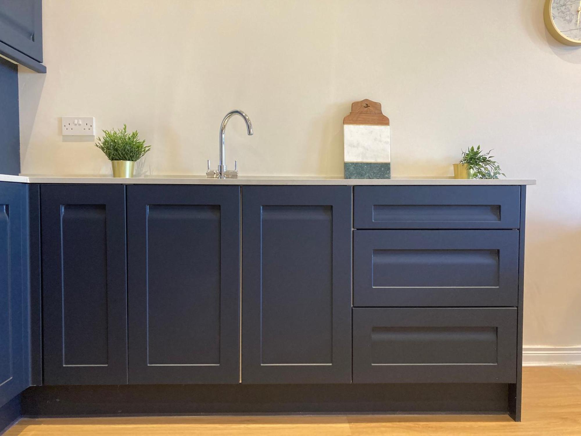 Smart 4K Tvs In All Bedrooms Double Vanity Sink Belfast Exterior photo